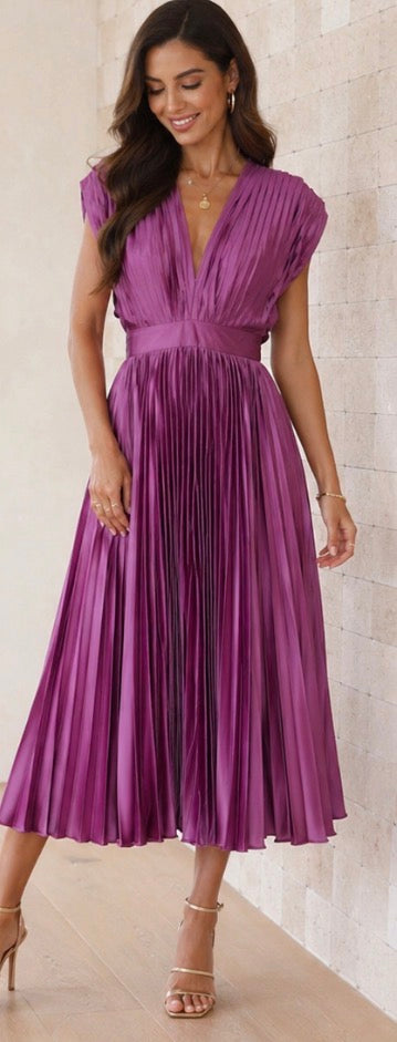 Constance | Timeless Pleated Midi Dress