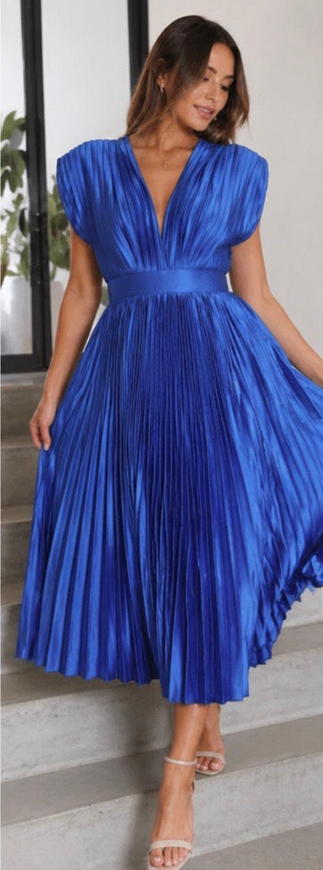 Constance | Timeless Pleated Midi Dress