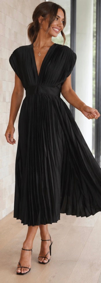 Constance | Timeless Pleated Midi Dress