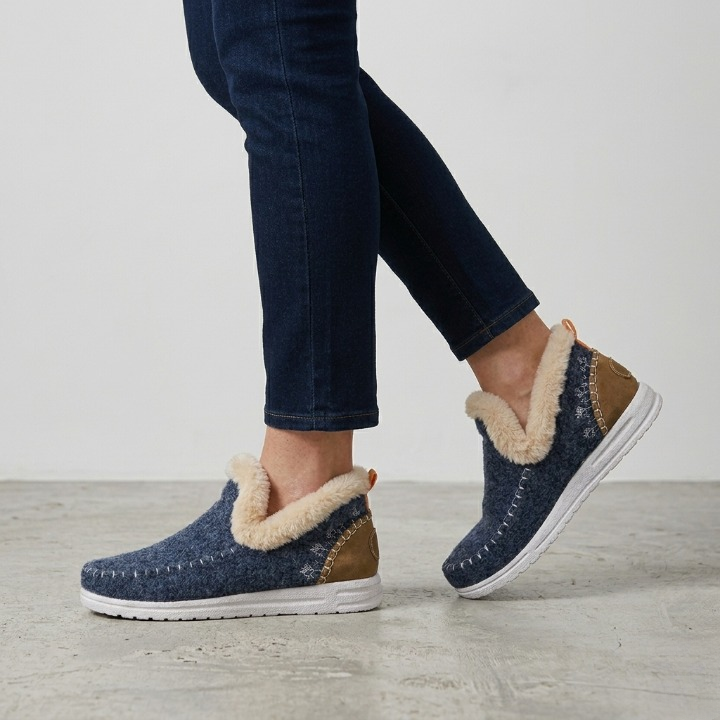 Suzzie™ - Orthopedic Plush Sneakers