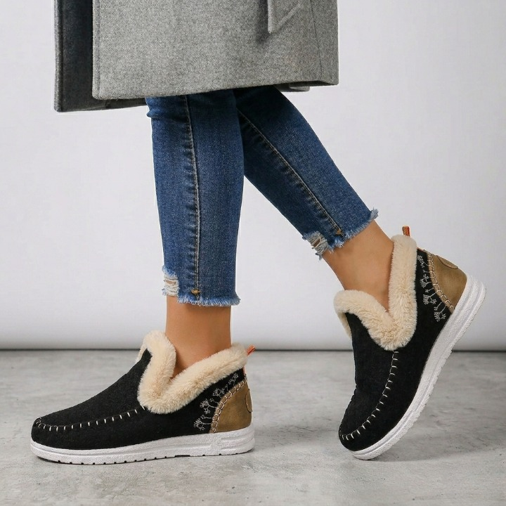 Suzzie™ - Orthopedic Plush Sneakers